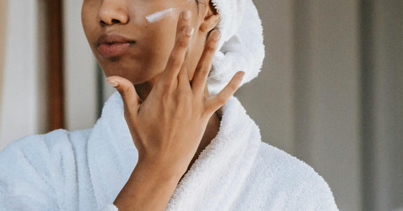 The Benefits of a Facial Massage and How to Do It at Home